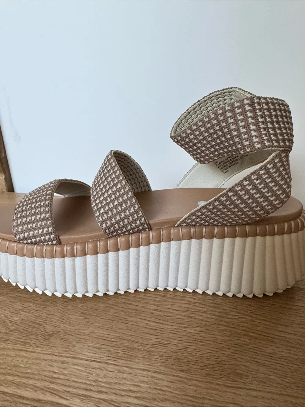 Steve Madden Taupe and Cream Woven Platform Sandal Size 8